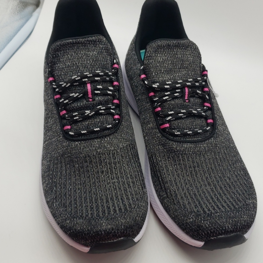 Woman sneaker